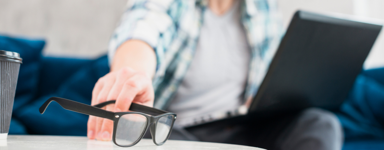 EL IMPACTO DEL ESTILO DE VIDA MODERNO EN LA SALUD VISUAL O POR QUÉ CADA VEZ HAY MÁS PERSONAS QUE VEN PEOR