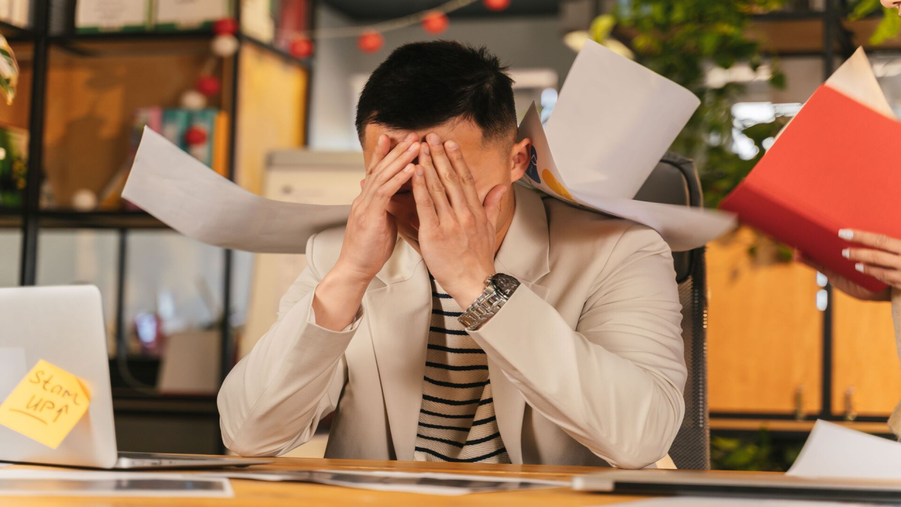 SÍNDROME DEL TRABAJADOR BURBUJA: CUANDO EL TRABAJO NO TERMINA NI SIQUIERA EN VACACIONES 
