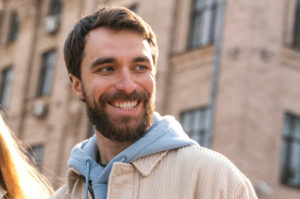 Personas sonriendo