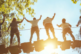 Imagen grupo de personas excursion